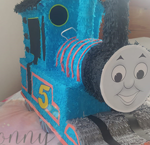 Piñata para niños con temática de Thomas el tren, disponible por pedidos